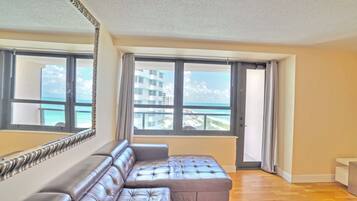Executive One Bedroom Apartment with Ocean View | 2 bedrooms, premium bedding, down duvets, Select Comfort beds