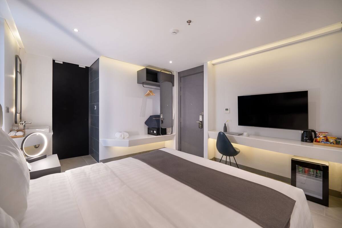 Minibar, in-room safe, desk, soundproofing