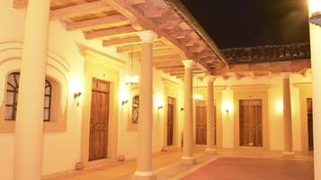 Iron/ironing board, rollaway beds, free WiFi