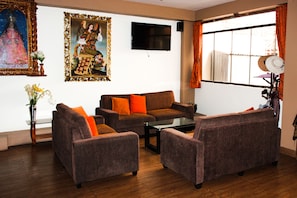 Televisión LED de 32 pulgadas con canales por cable, una televisión