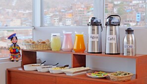 Desayuno continental gratuito y diario