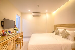 Flat-screen TV - Sea Castle Hotel (Da Nang)