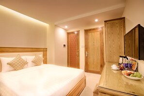 Flat-screen TV - Sea Castle Hotel (Da Nang)