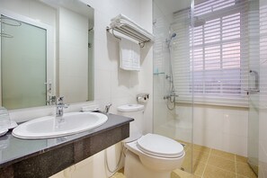 Bathroom - Sea Castle Hotel (Da Nang)