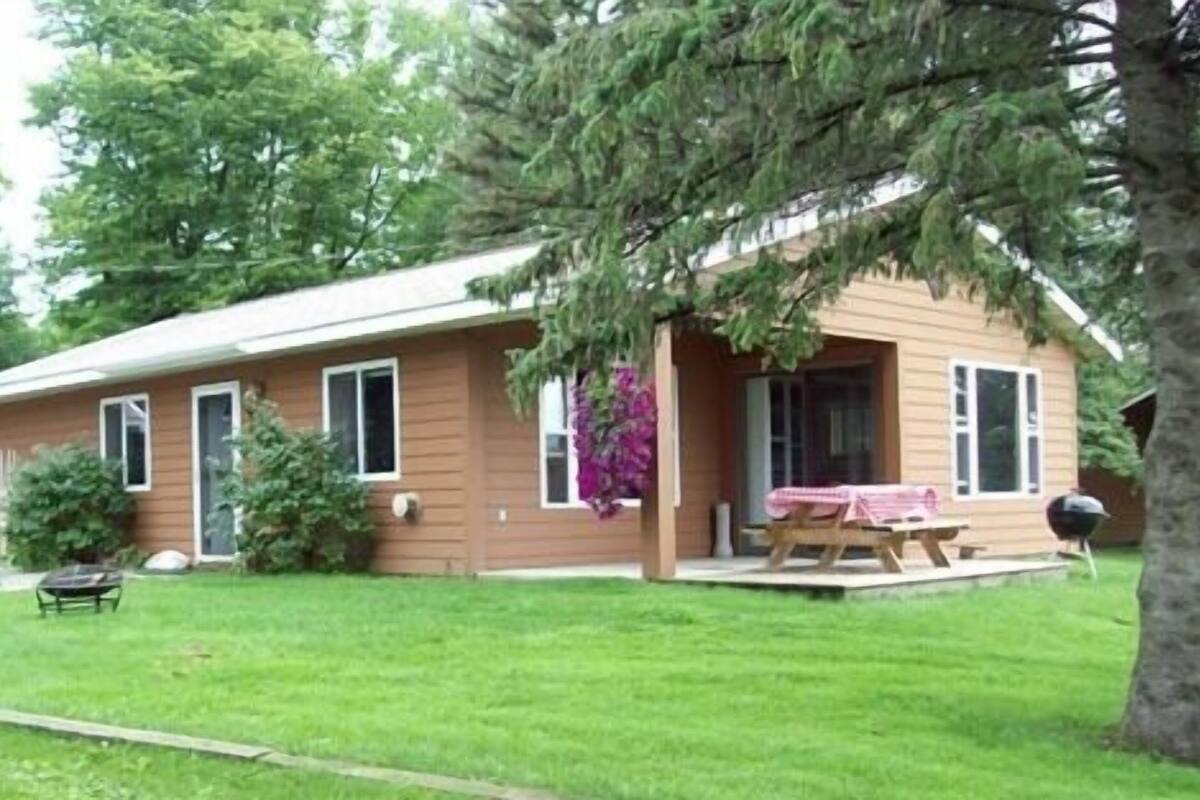 Cabin 9, lakefront, 3 rooms | WiFi (free), bed sheets