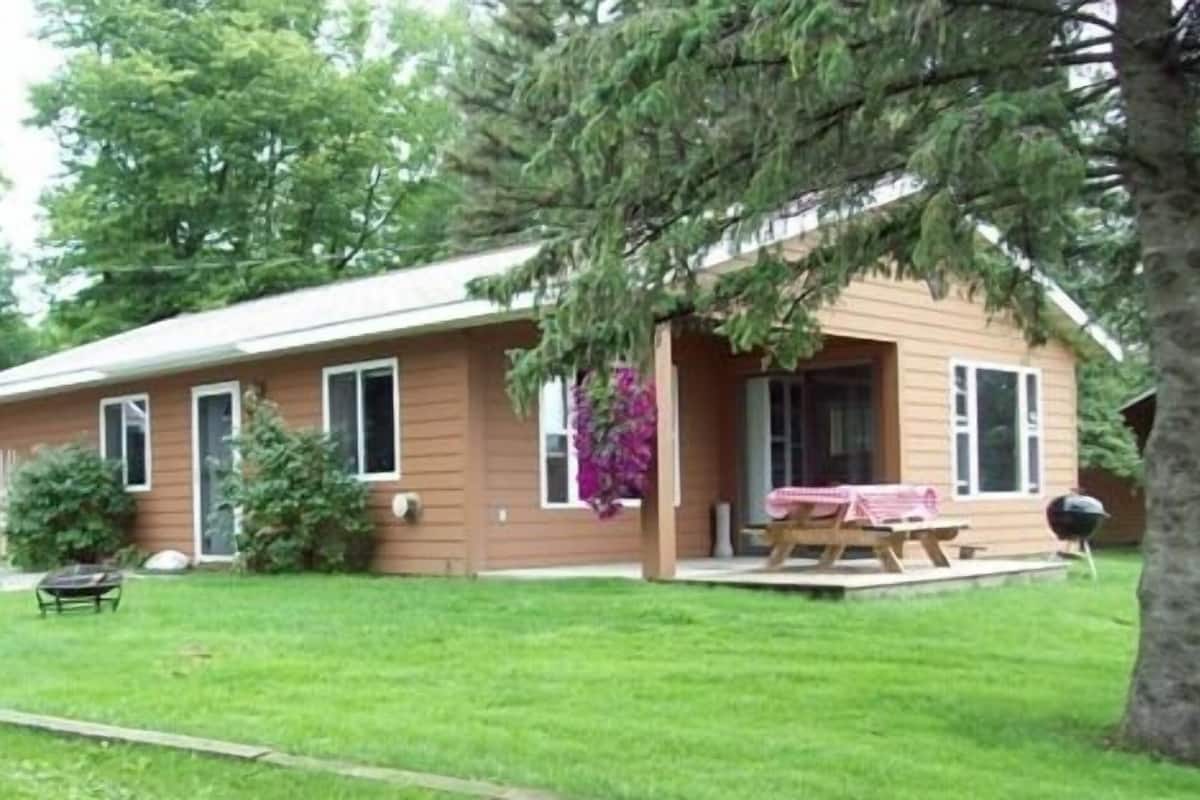 Cabin 9, lakefront, 3 rooms | Free WiFi, bed sheets