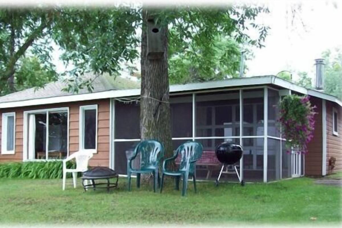 Cabin 2, lakefront, 3 rooms | WiFi (free), bed sheets