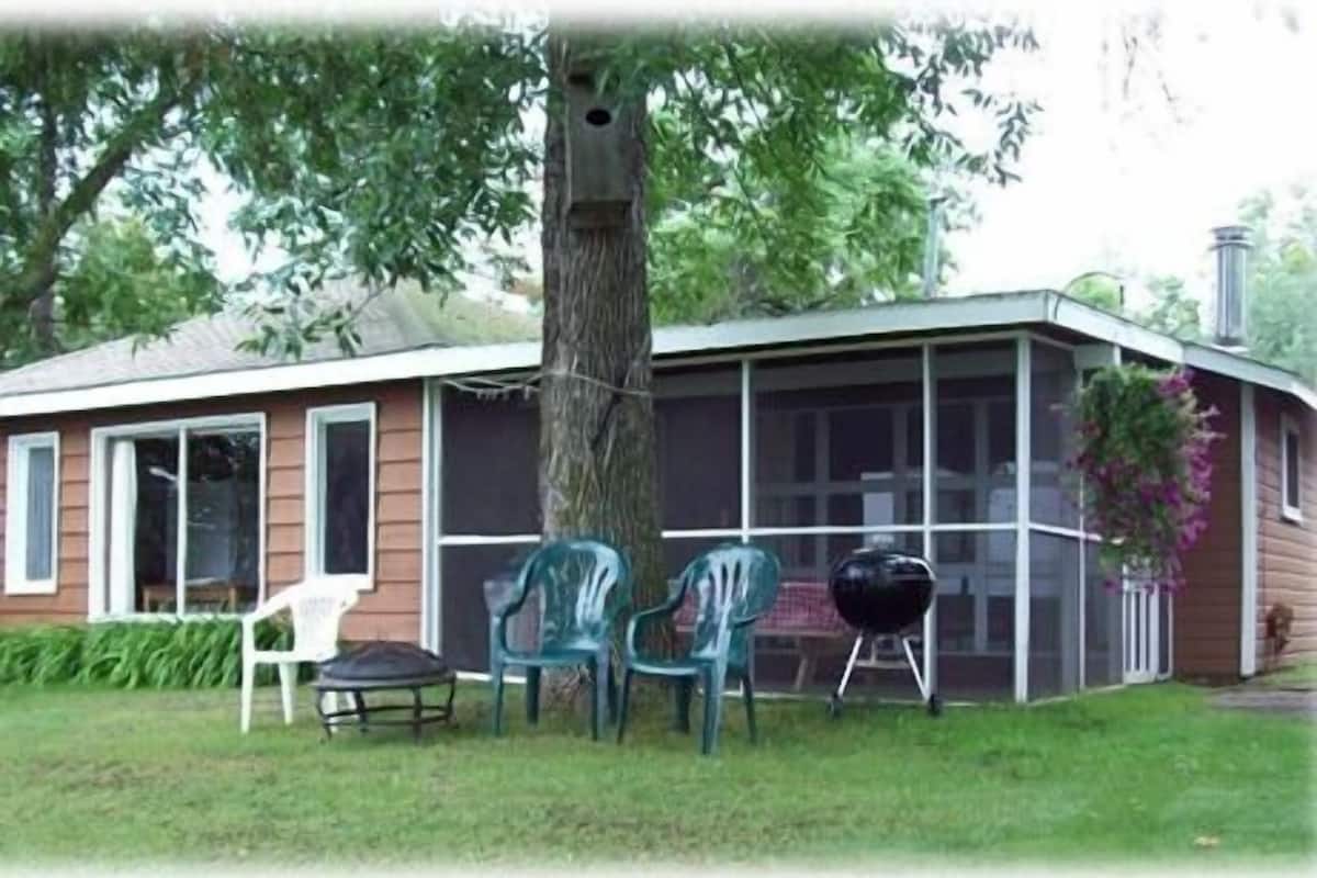 Cabin 2, lakefront, 3 rooms | Free WiFi, bed sheets