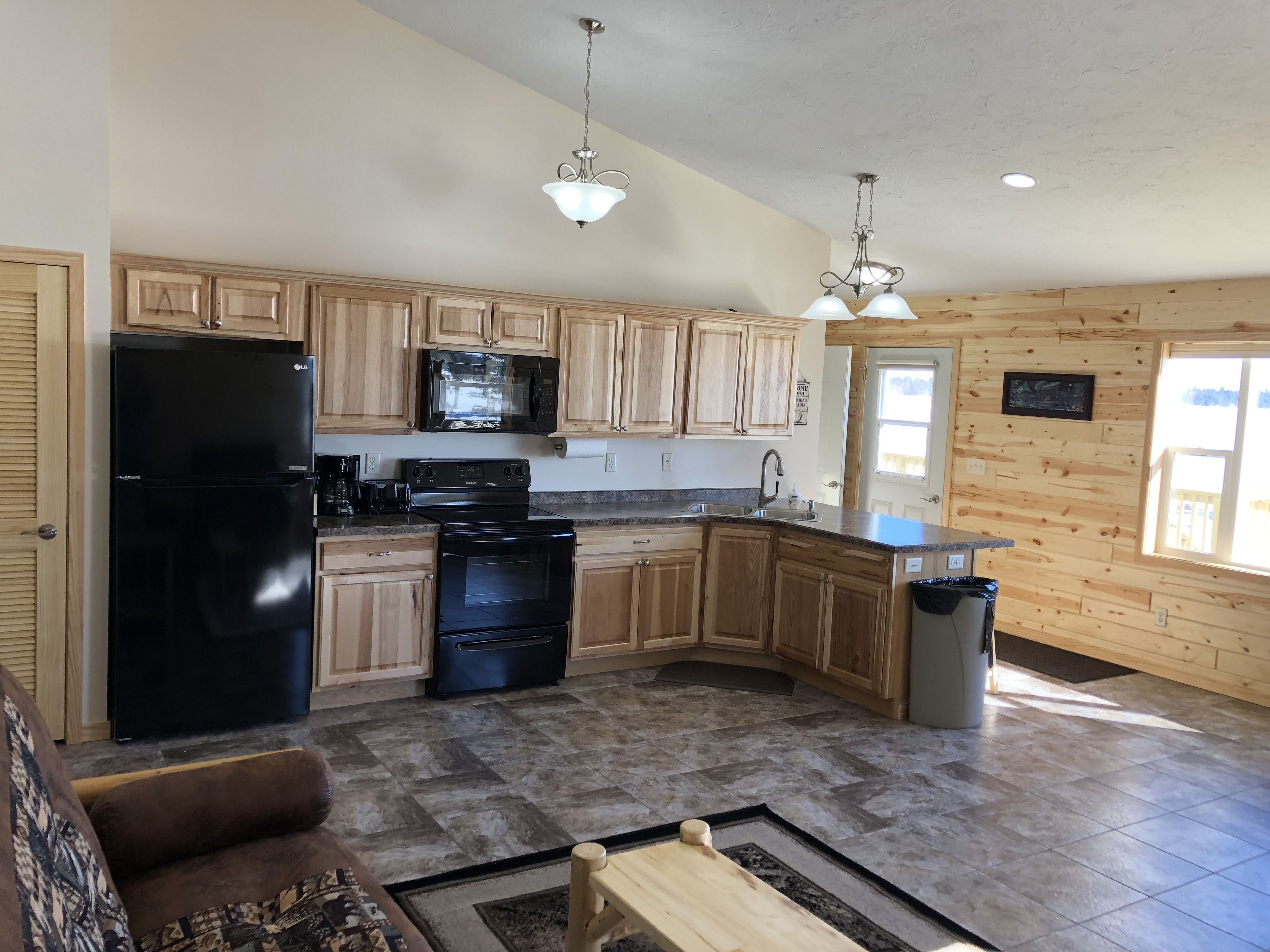 Family Cabin, 3 Bedrooms, Lake View | Private kitchen | Full-size fridge, microwave, oven, stovetop