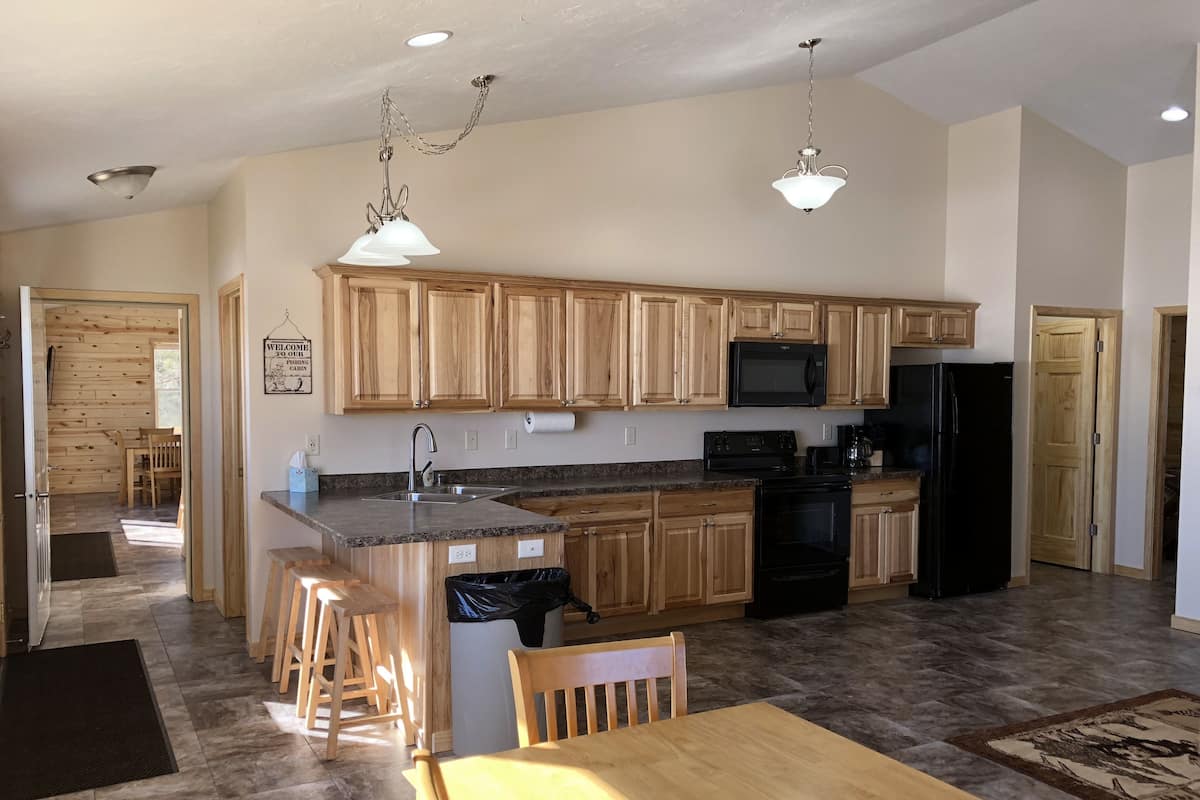 Family Cabin, 2 Bedrooms, Lake View | Free WiFi, bed sheets
