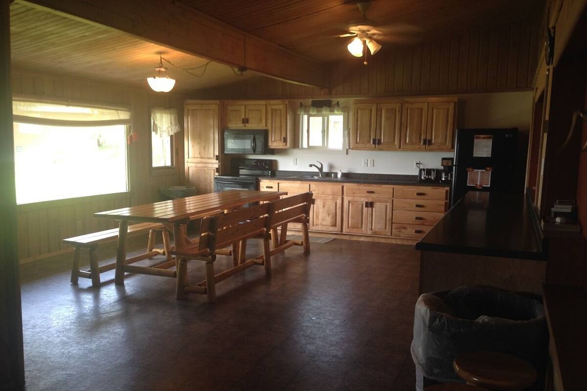 Cabin 11, Lakefront, 4 rooms | Private kitchen | Coffee/tea maker, full-size fridge, microwave, oven