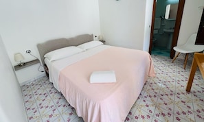 Classic Double Room | Premium bedding, blackout drapes, free WiFi, bed sheets - Villa Thomas B&B (Forio)
