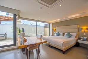Standard-Zweibettzimmer, barrierefrei | 1 Schlafzimmer, hochwertige Bettwaren, Minibar, Zimmersafe