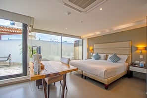 Standard-Zweibettzimmer, barrierefrei | 1 Schlafzimmer, hochwertige Bettwaren, Minibar, Zimmersafe
