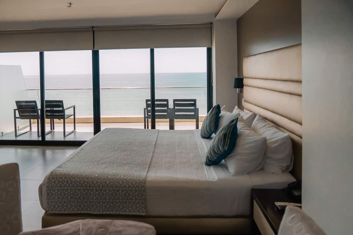 Premium Room, 1 King Bed, Sea View | 1 bedroom, premium bedding, minibar, in-room safe
