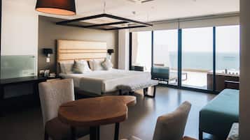 Suite Premium, 1 cama King size, vista al mar con jacuzzi privado | Sengetøy av topp kvalitet, minibar, safe på rommet og skrivebord