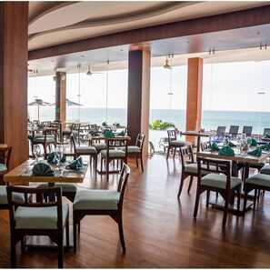 Déjeuner continental (16.50 USD par personne)