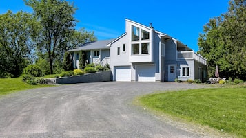 المنطقة المحيطة بالمنشأة