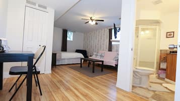 Habitación cuádruple familiar, baño privado, planta baja (Cardinal) | Espacio para trabajar con un portátil, wifi gratis, ropa de cama