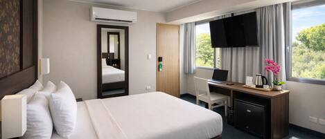 Suite, Jetted Tub | View from room