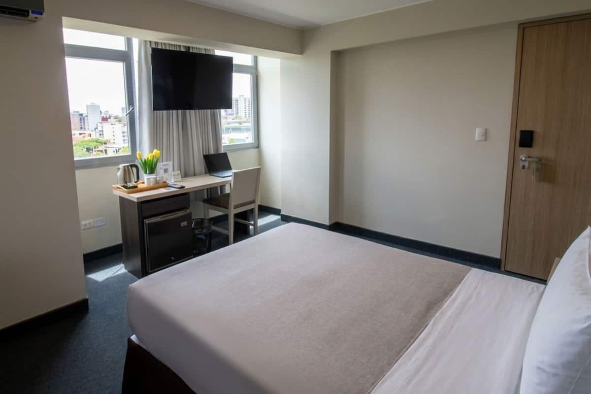 Minibar, caja de seguridad en la habitación, escritorio y wifi gratis