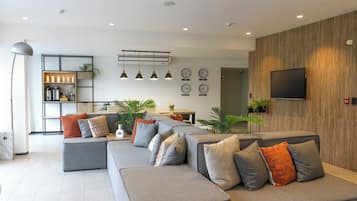 TV LCD 32 pollici con canali digitali, TV