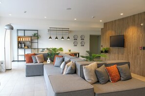 32-inch LCD TV with digital channels, TV