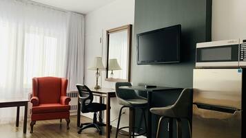 Rom – executive, 1 kingsize-seng, sjøutsikt | Skrivebord, lydisolert, strykejern/-brett og ekstrasenger (inkludert)