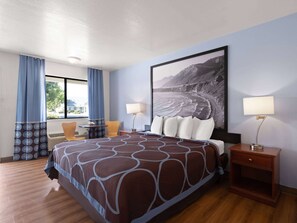 Desk, laptop workspace, iron/ironing board, free WiFi