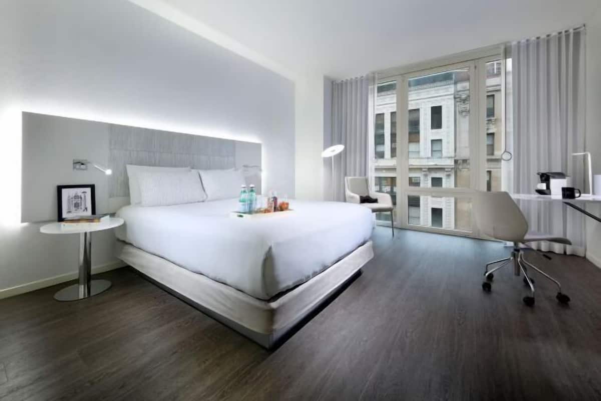 Premium bedding, in-room safe, desk, blackout drapes