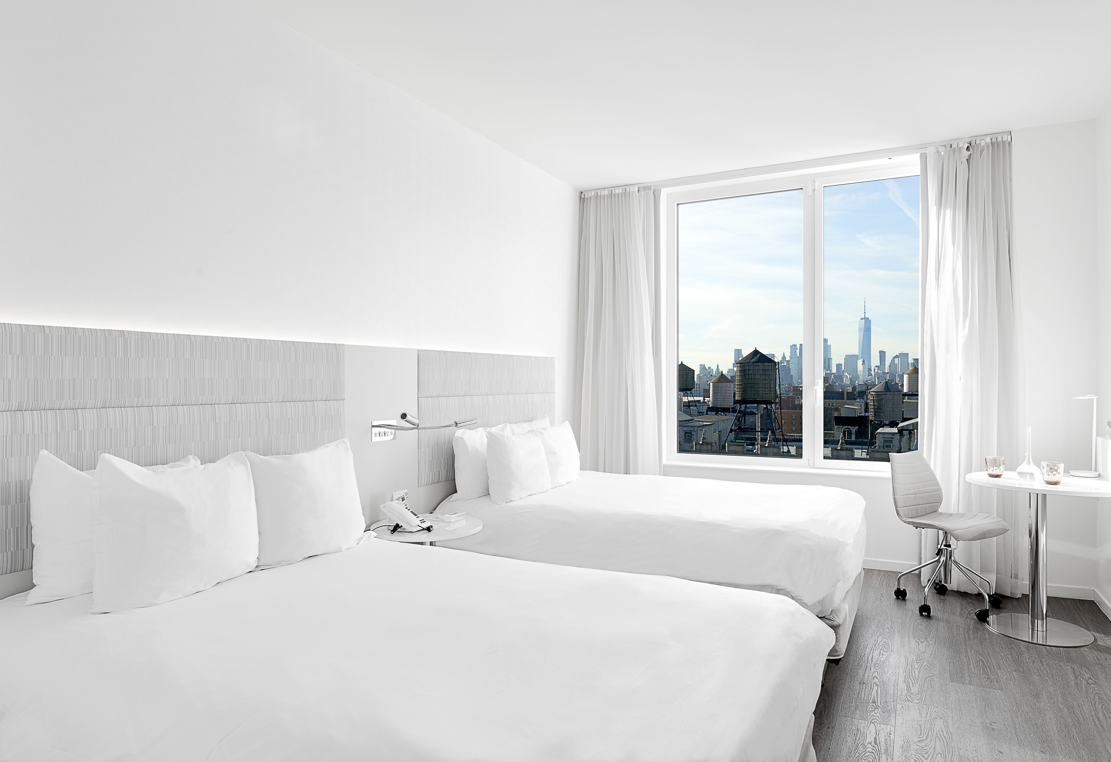 Roupas de cama premium, cofres nos quartos, cortinas blackout