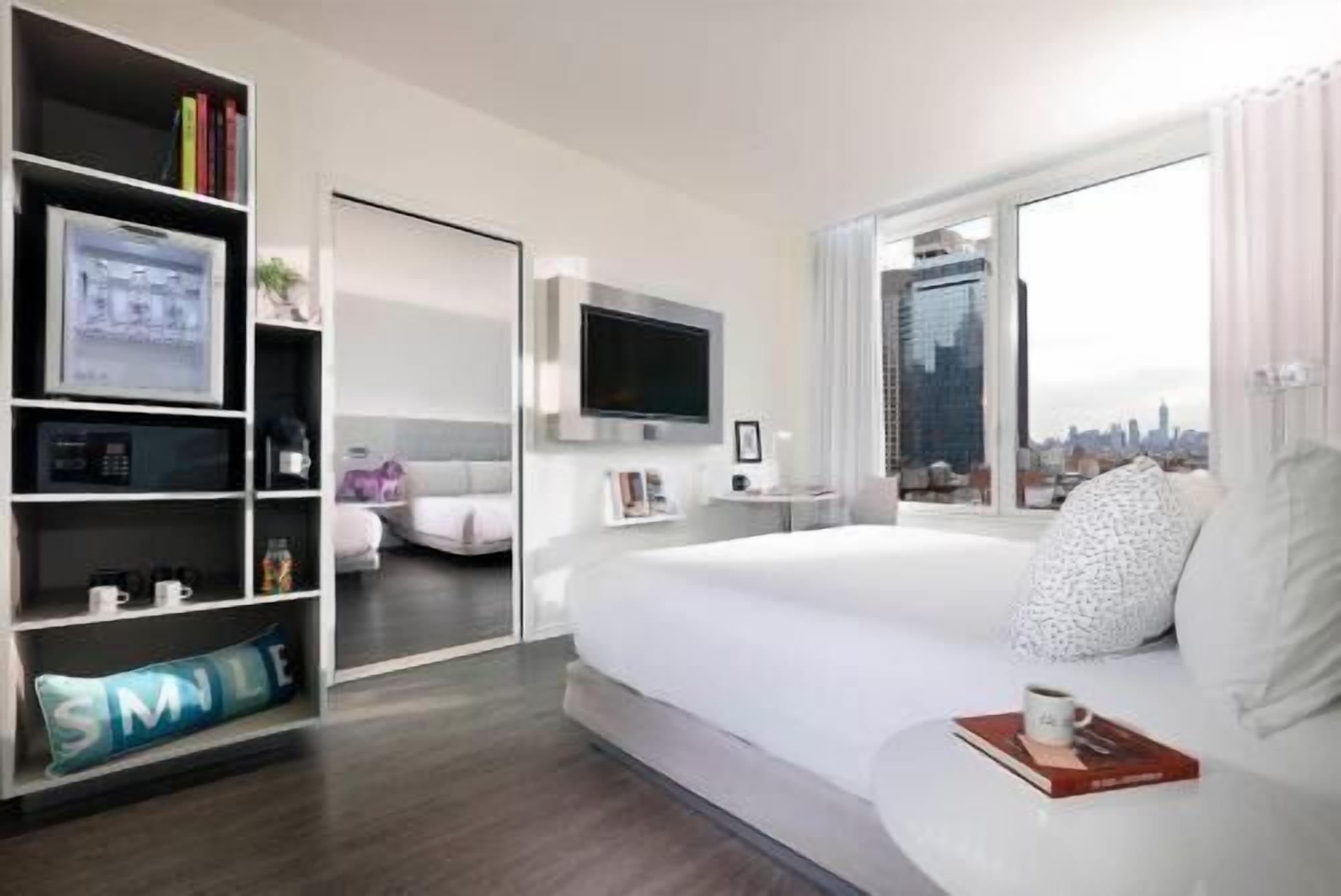 Roupas de cama premium, cofres nos quartos, cortinas blackout