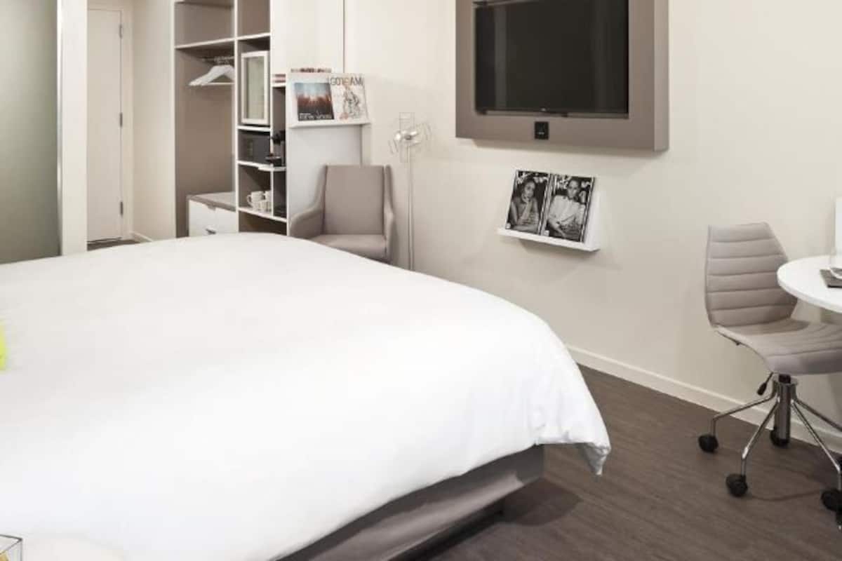 Premium bedding, in-room safe, desk, blackout curtains