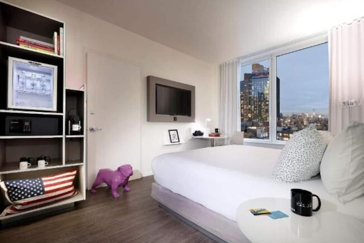 Premium bedding, in-room safe, desk, blackout curtains