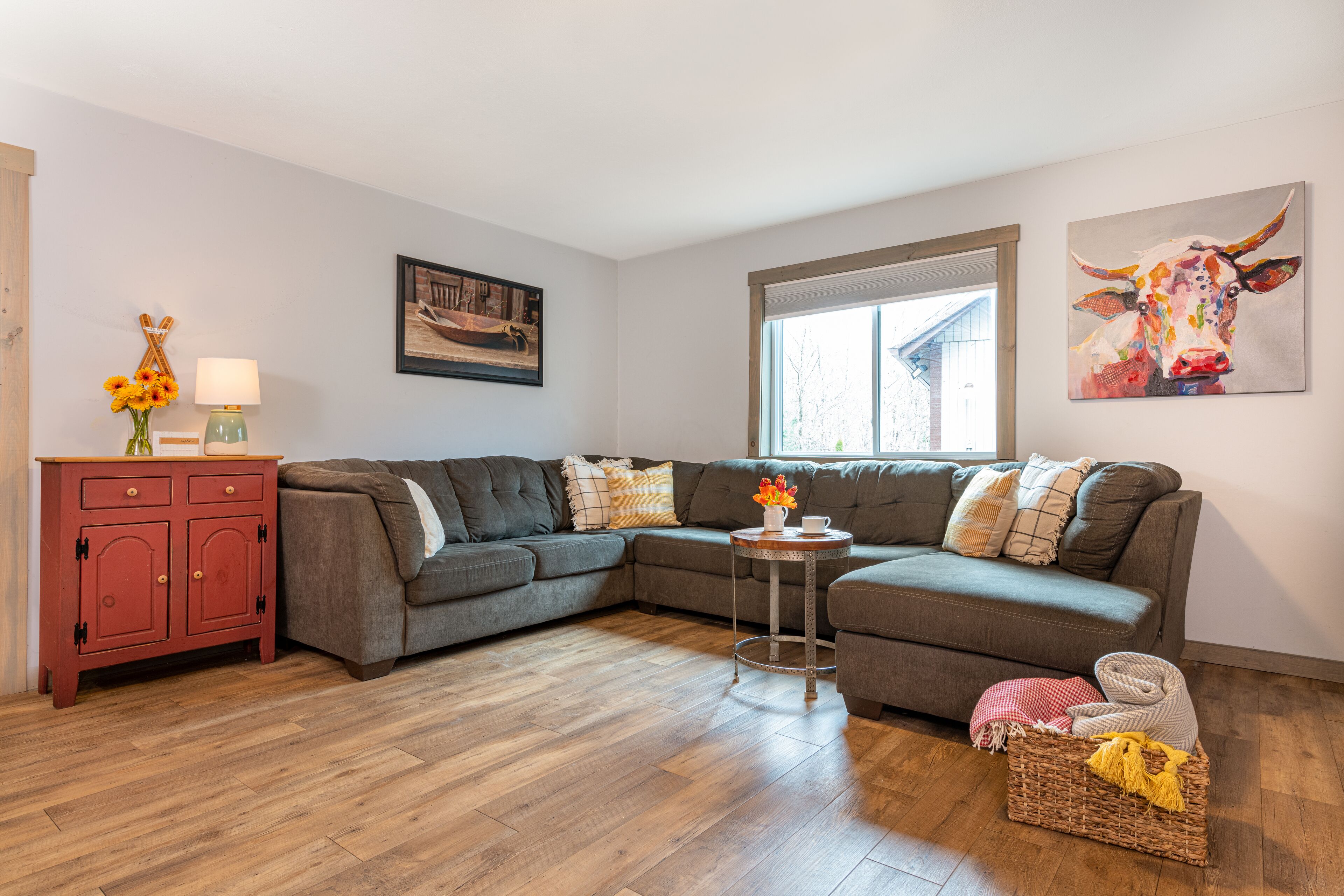 Owner's Quarters (Full House, 3 Bedrooms) | Living area