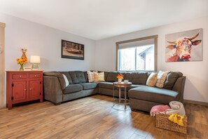 Owner's Quarters (Full House, 3 Bedrooms) | Living area