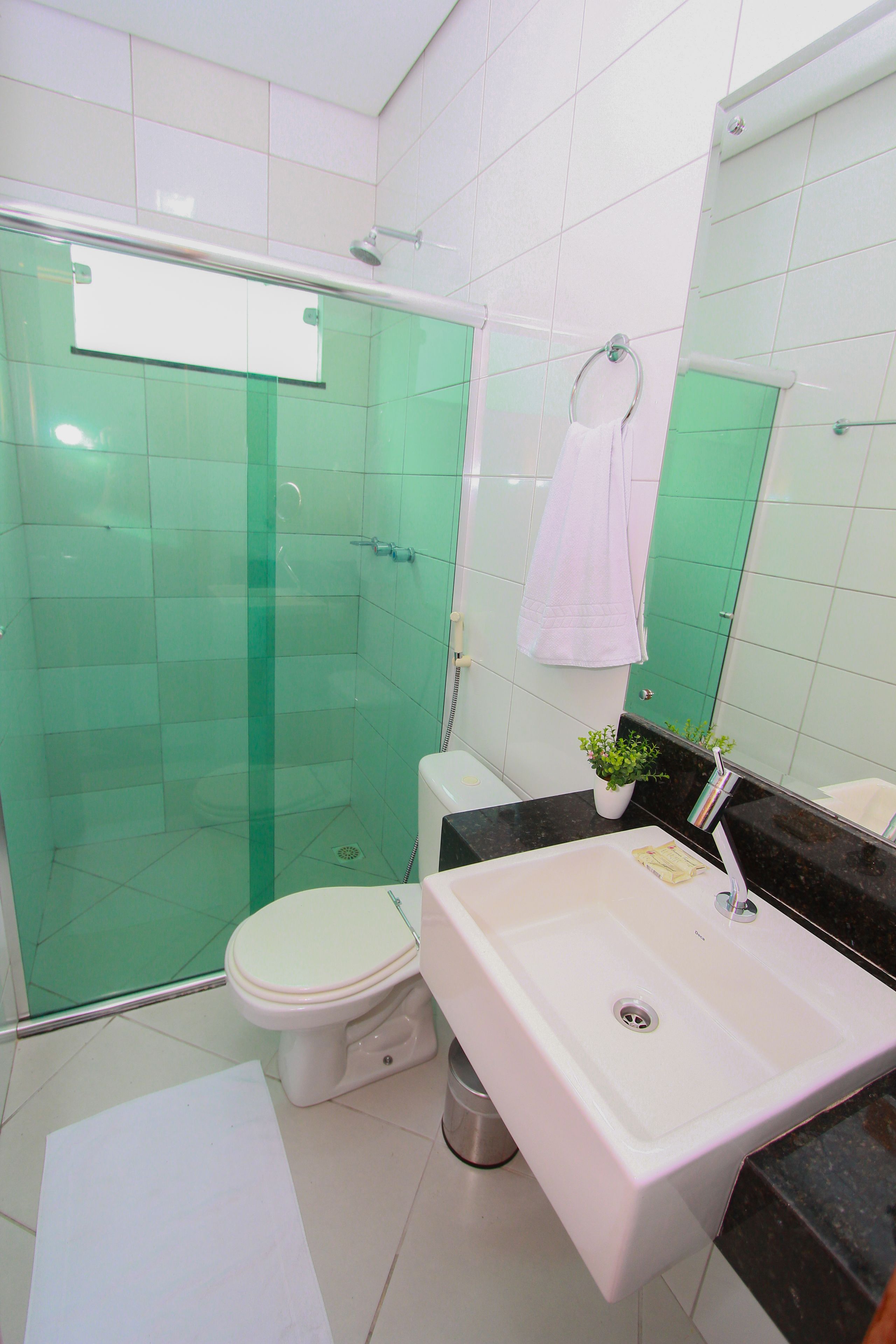 standard single room | bathroom | shower, hair dryer, towels