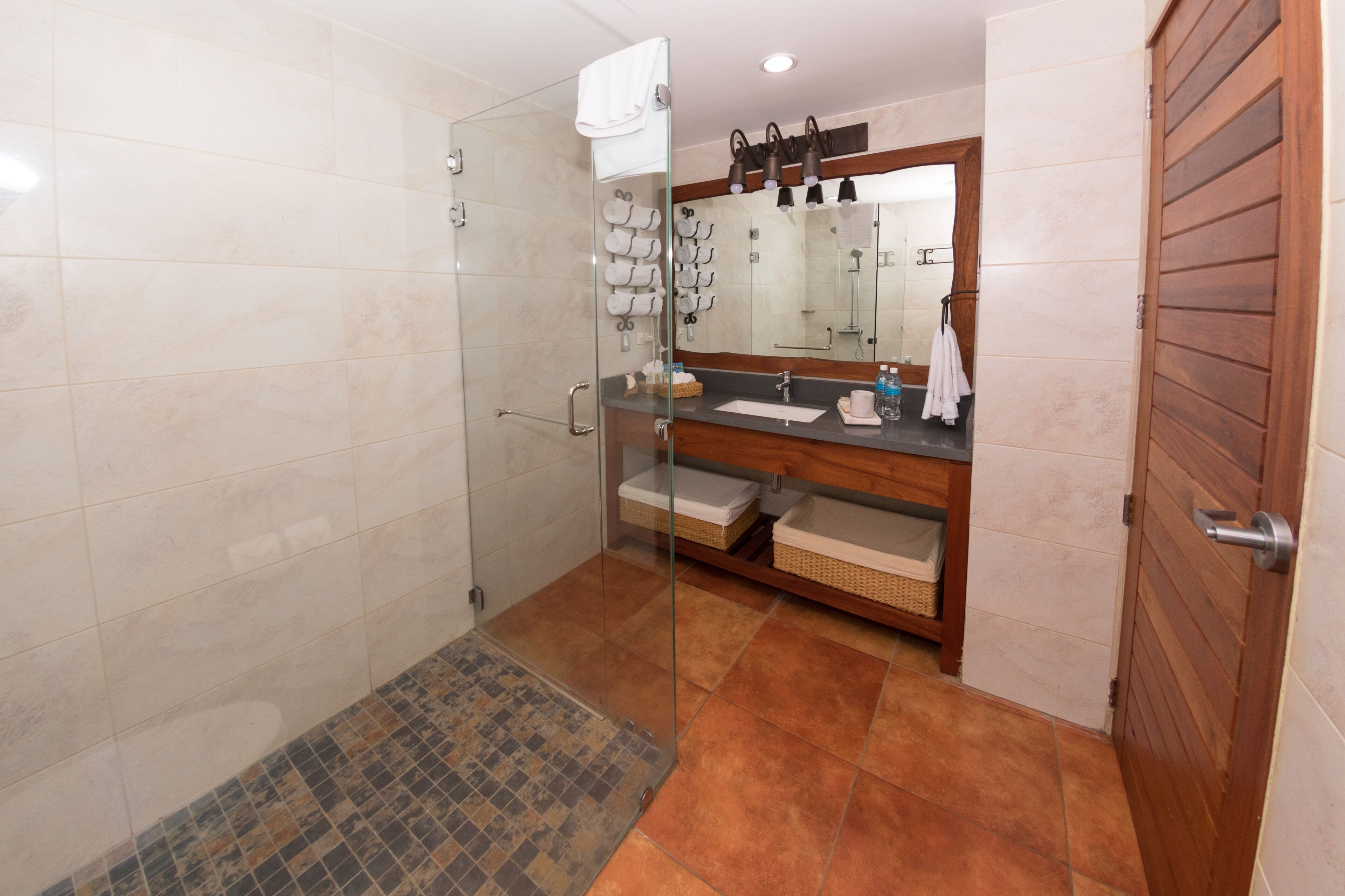 shower, free toiletries, bathrobes, towels