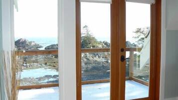 Superior House, 3 Bedrooms, Ocean View, Oceanfront | Balcony