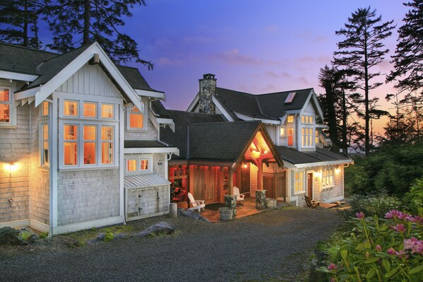 Front of property - evening/night - Black Rock Beach House (Ucluelet)