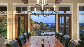 Superior House, 3 Bedrooms, Ocean View, Oceanfront | Makan dalam bilik