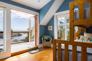 Superior House, 3 Bedrooms, Ocean View, Oceanfront | 3 bedrooms, premium bedding, individually decorated - Black Rock Beach House (Ucluelet)
