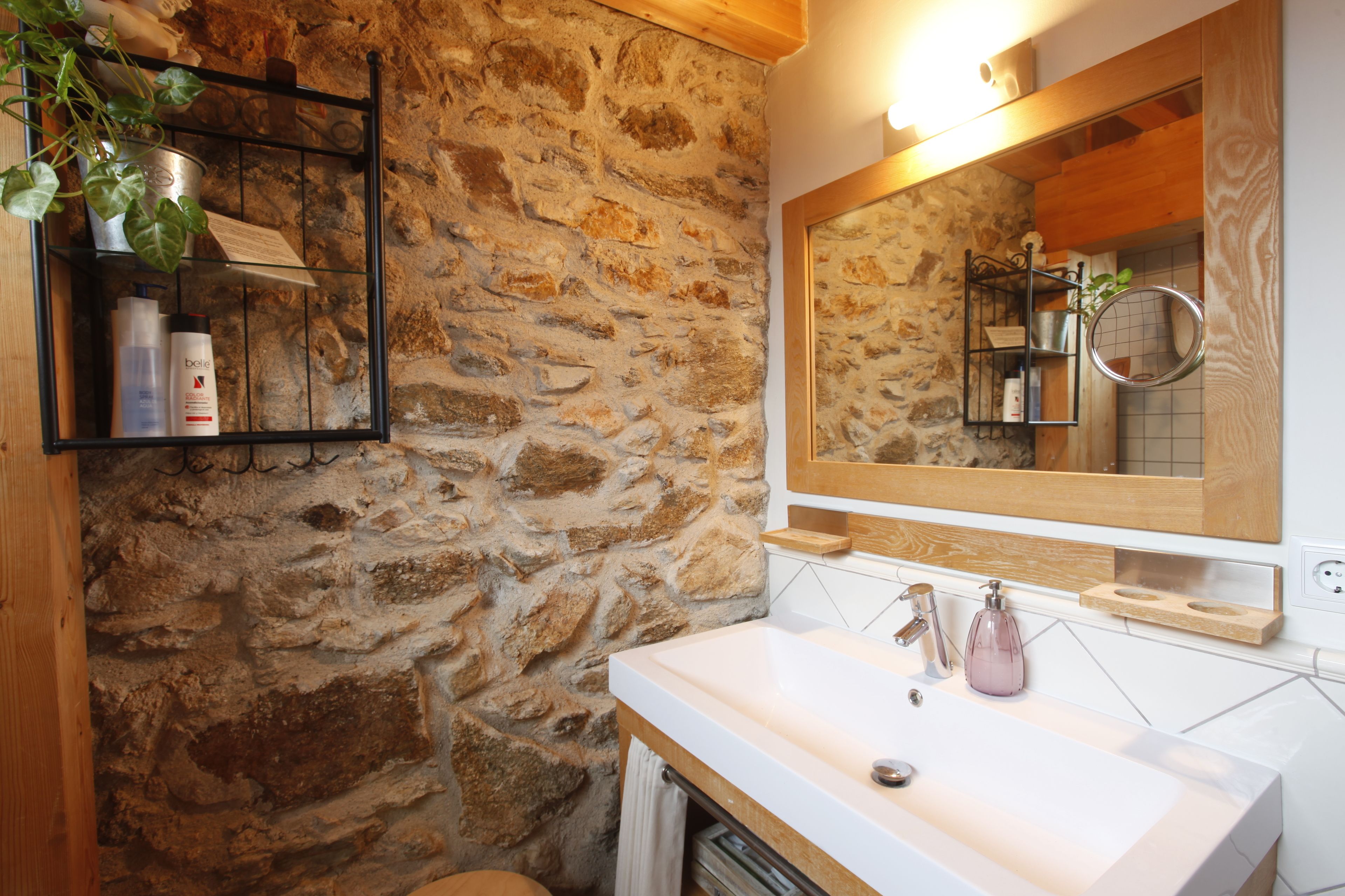 superior double room | bathroom | free toiletries, hair dryer, towels