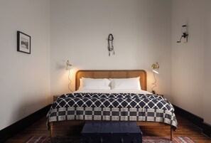 Classic Room | Premium bedding, in-room safe, soundproofing, free WiFi - Hotel Hardware (Dayton)