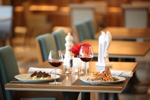 Dining - Holiday Inn Bursa - City Centre by IHG (Bursa)