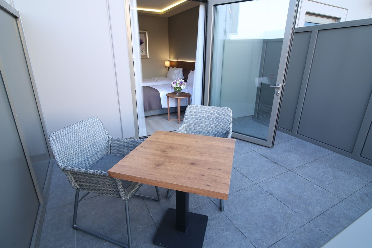Minibar, coffre-fort, bureau, rideaux d’obscurcissement