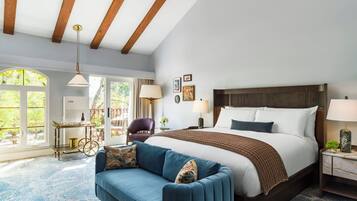 Premium bedding, down comforters, in-room safe, blackout drapes