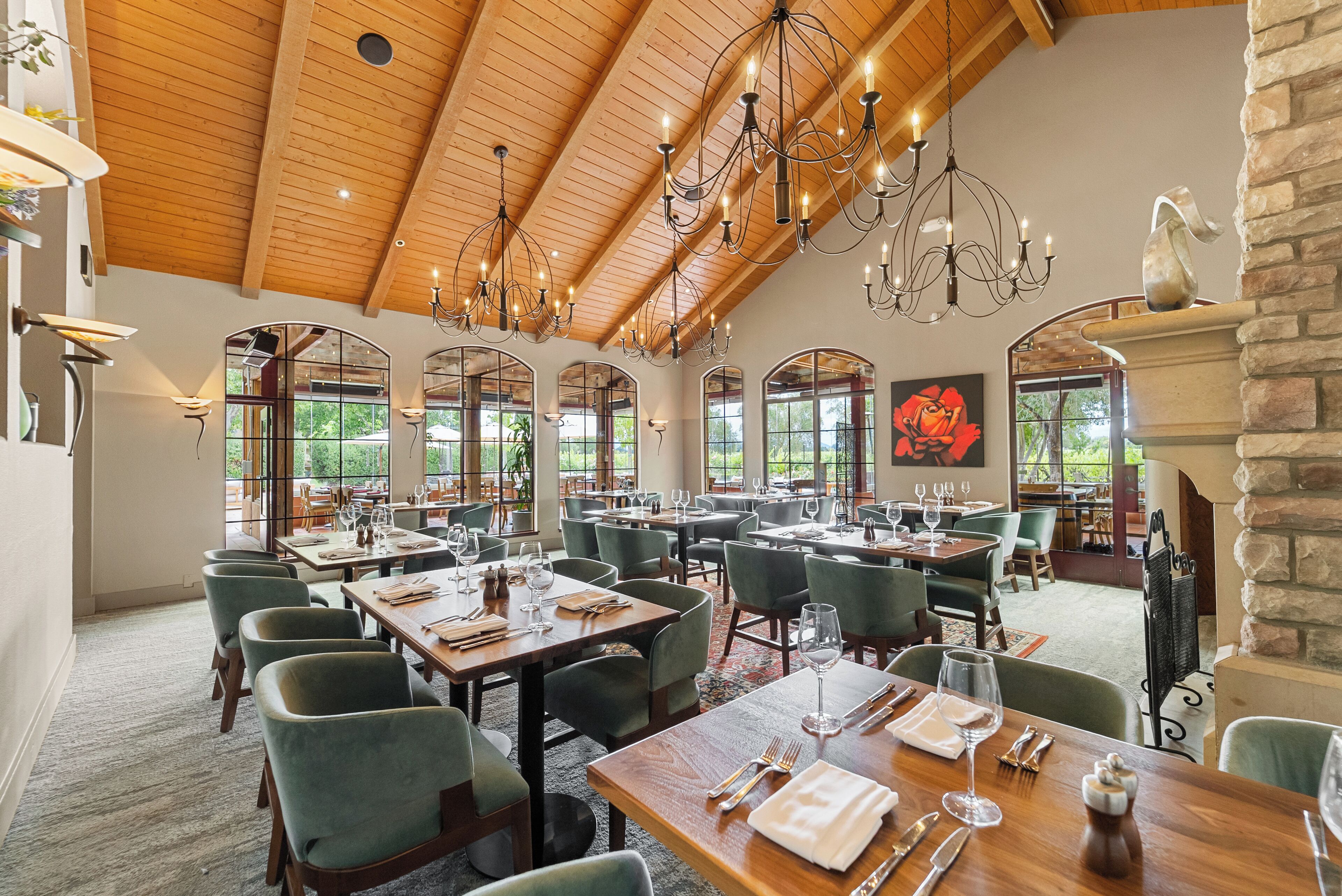 บริการอาหารเช้า อาหารกลางวัน อาหารเย็น, อาหารอเมริกัน, วิวสวน 