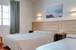 Escritorio, wifi gratis, ropa de cama