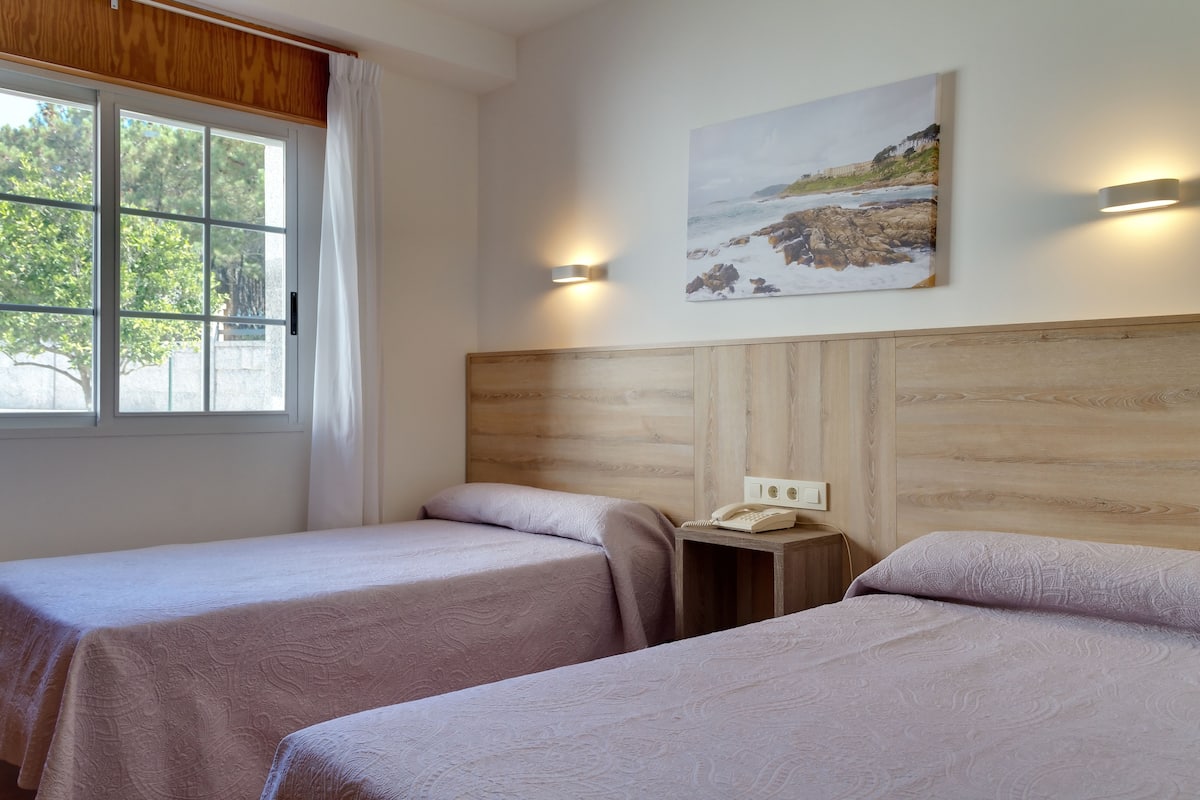 Habitación estándar con 1 cama doble o 2 individuales | Escritorio, wifi gratis, ropa de cama